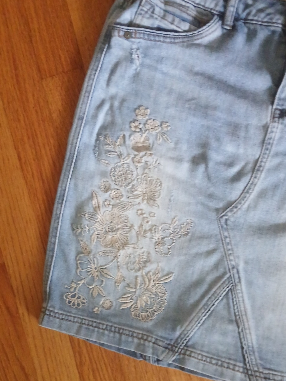Democracy Light Wash Embroidered & Distresses Denim Skirt ■ Size 4 - Picture 2 of 7